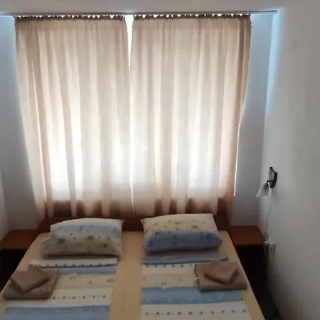 Via Maris בית הארחה 3*